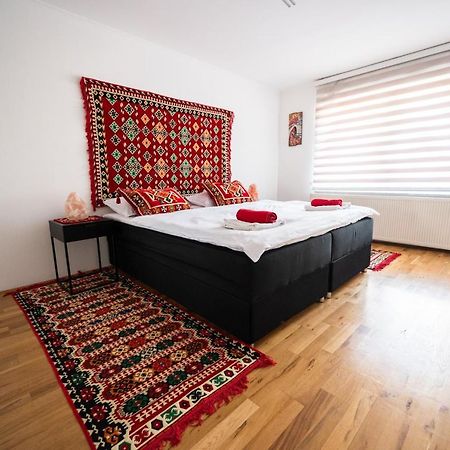 Bright 2Bdr Apartment In The Main Pedestrian Zone Sarajevo Luaran gambar